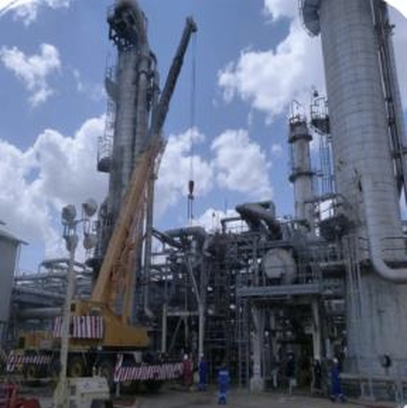 Mantenimiento del intercambiador criogénico de tope de la desetanizadora y rectificadora de la Planta de Extracción Jusepín — registro fotográfico 1