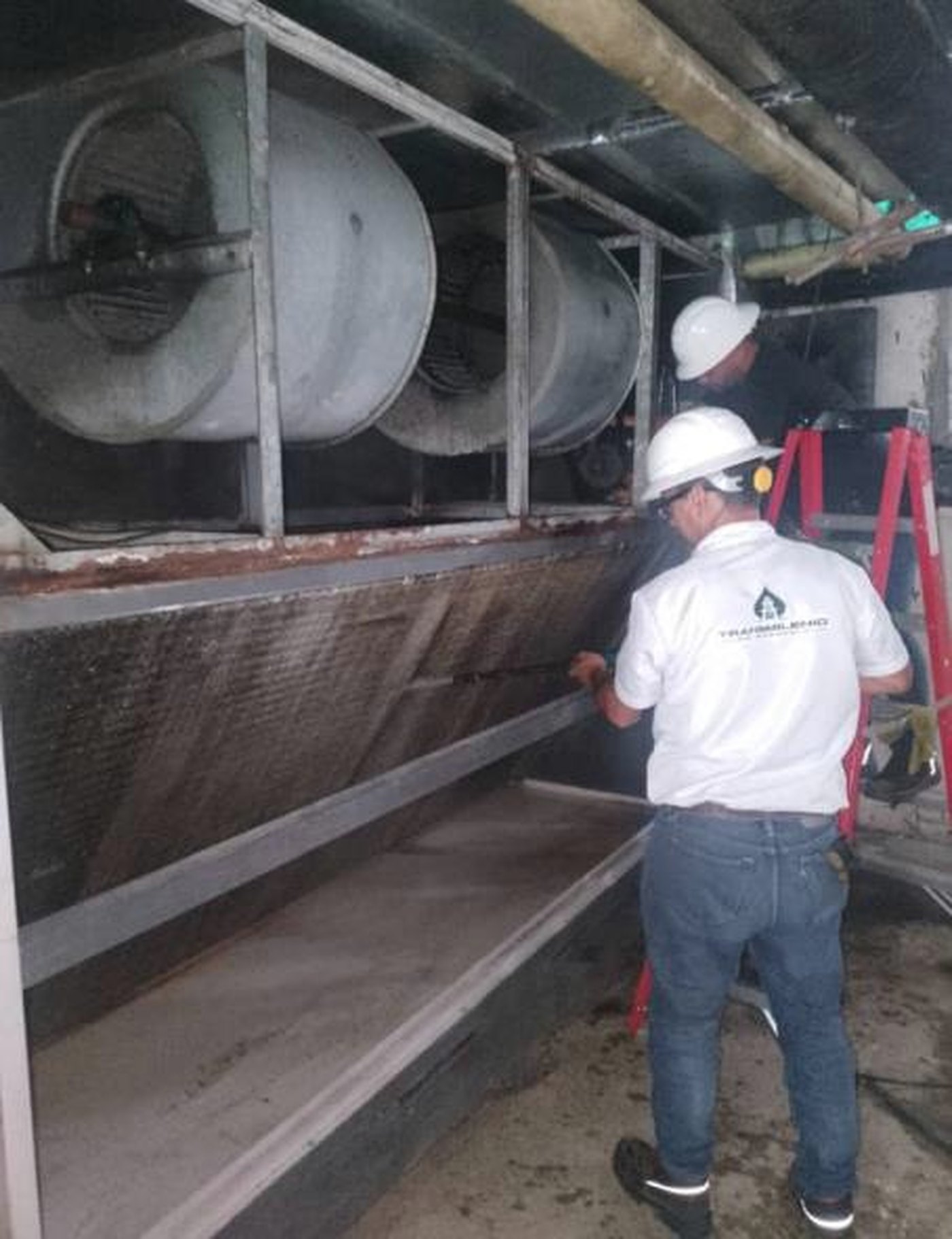 Mantenimiento preventivo y correctivo de equipos de aire acondicionado dependientes del sistema de agua helada — imagen 2