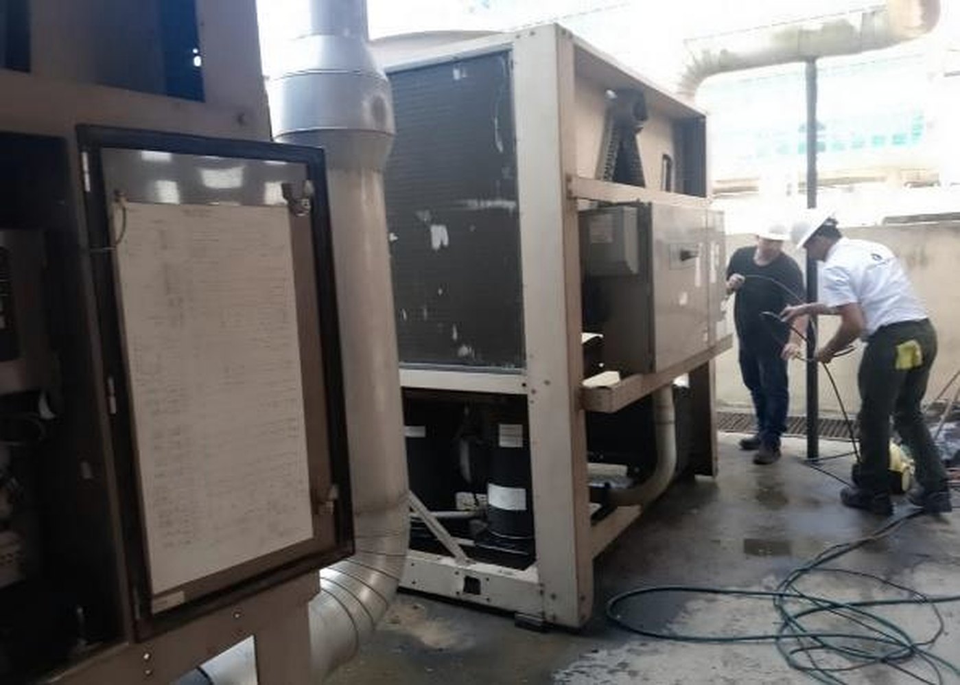 Mantenimiento preventivo y correctivo de equipos de aire acondicionado dependientes del sistema de agua helada — imagen 1