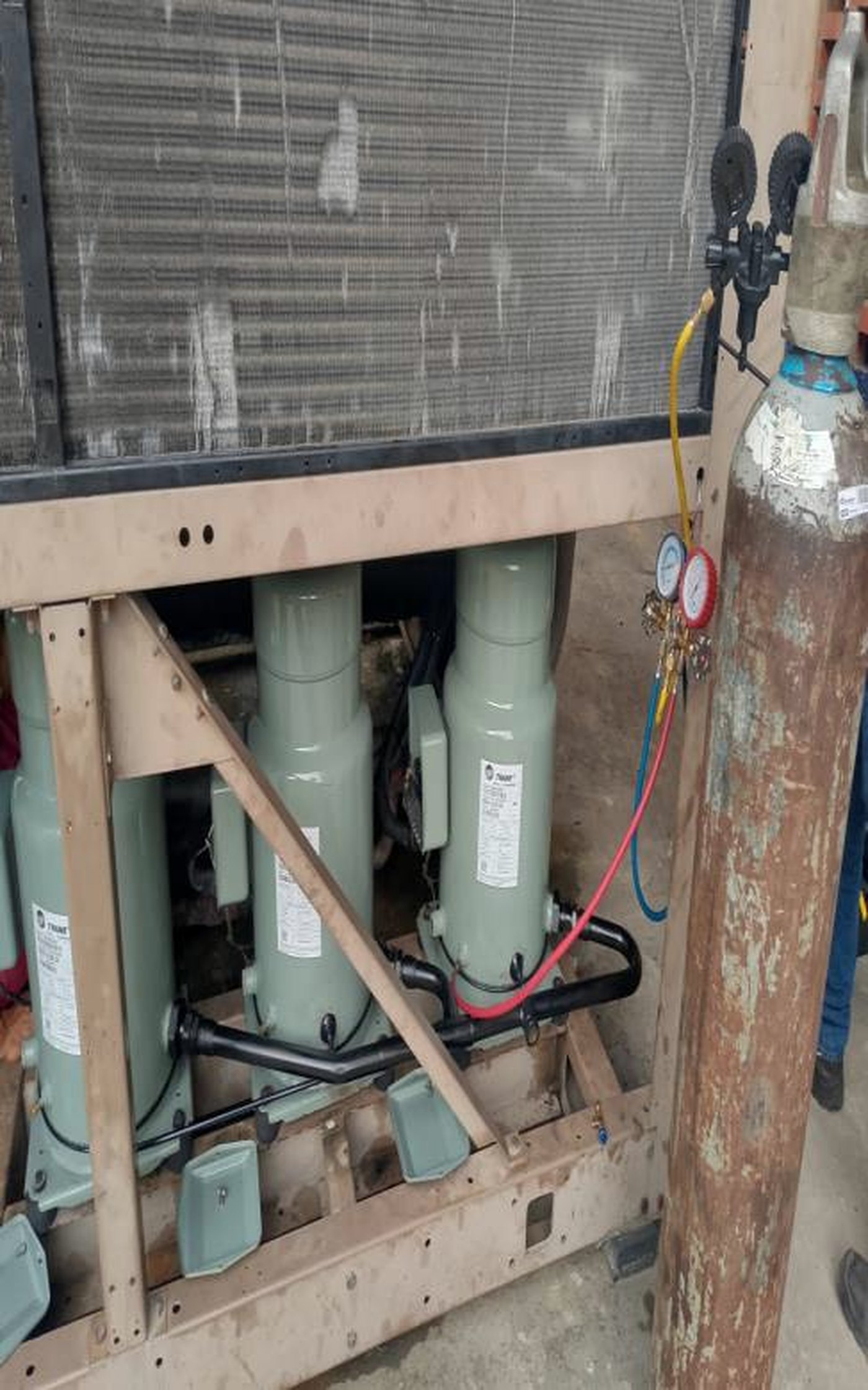 Mantenimiento preventivo y correctivo de equipos de aire acondicionado dependientes del sistema de agua helada — imagen 3