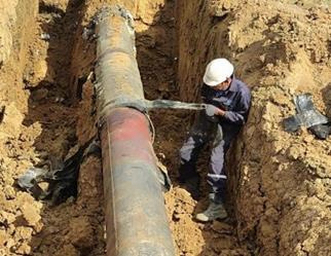 Servicio de reparación en el poliducto de 16" San Joaquín – José mediante instalación de camisas de acero de refuerzo y aplicación de revestimiento — registro fotográfico 2
